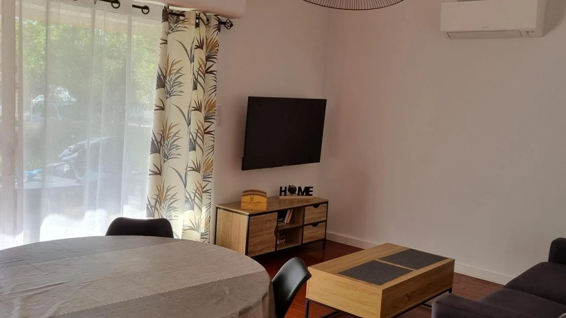 T2 43M2, Plage A 250M Grand Jardin Prive Ensoleille Saint-Mandrier-sur-Mer 0*,  France