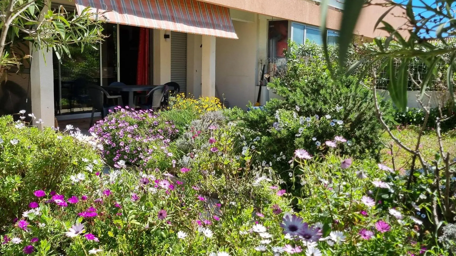 T2 43M2, Plage A 250M Grand Jardin Prive Ensoleille Saint-Mandrier-sur-Mer 0*,  France